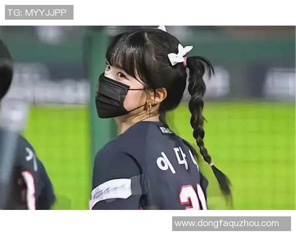 拉拉队队长的荣耀与挑战:如何在赛场上引领团队创造辉煌 拉拉队队长的荣耀与挑战:如何在赛场上引领团队创造辉煌