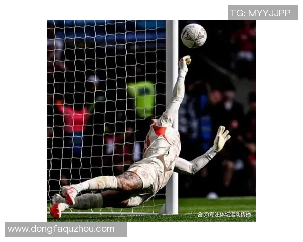 库尔图瓦：从守门员到传奇的蜕变与足球生涯的辉煌历程